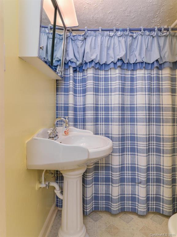 14 Gentlebreeze Lane Asheville NC 28805