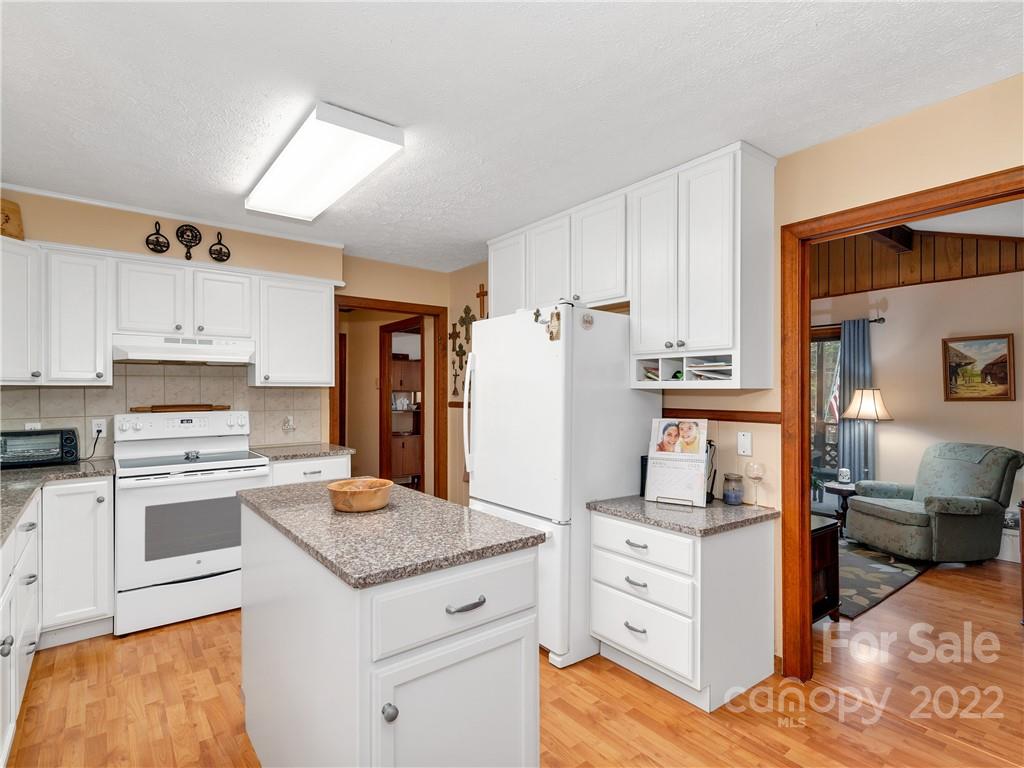 475 Pinewood Drive Waynesville NC 28786