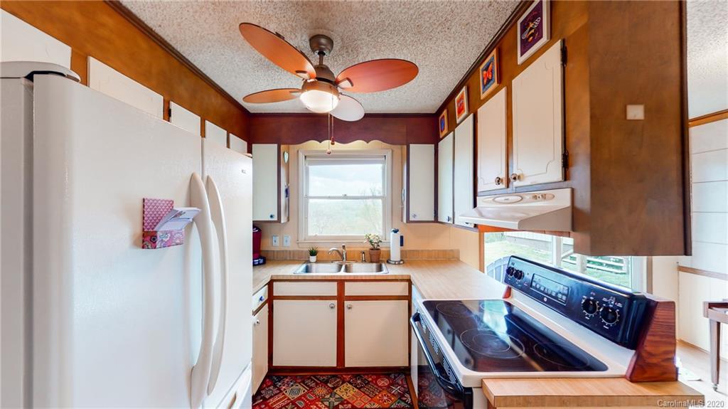 1057 Skyway Drive Marshall NC 28753