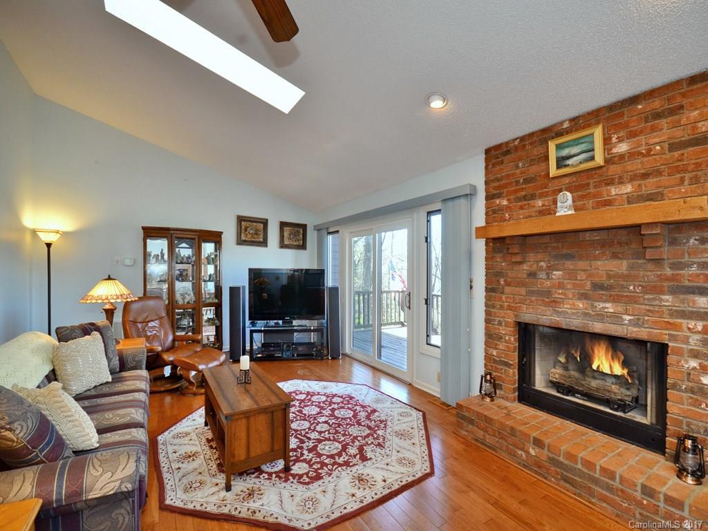 320 Mountain Laurel Asheville NC 28805