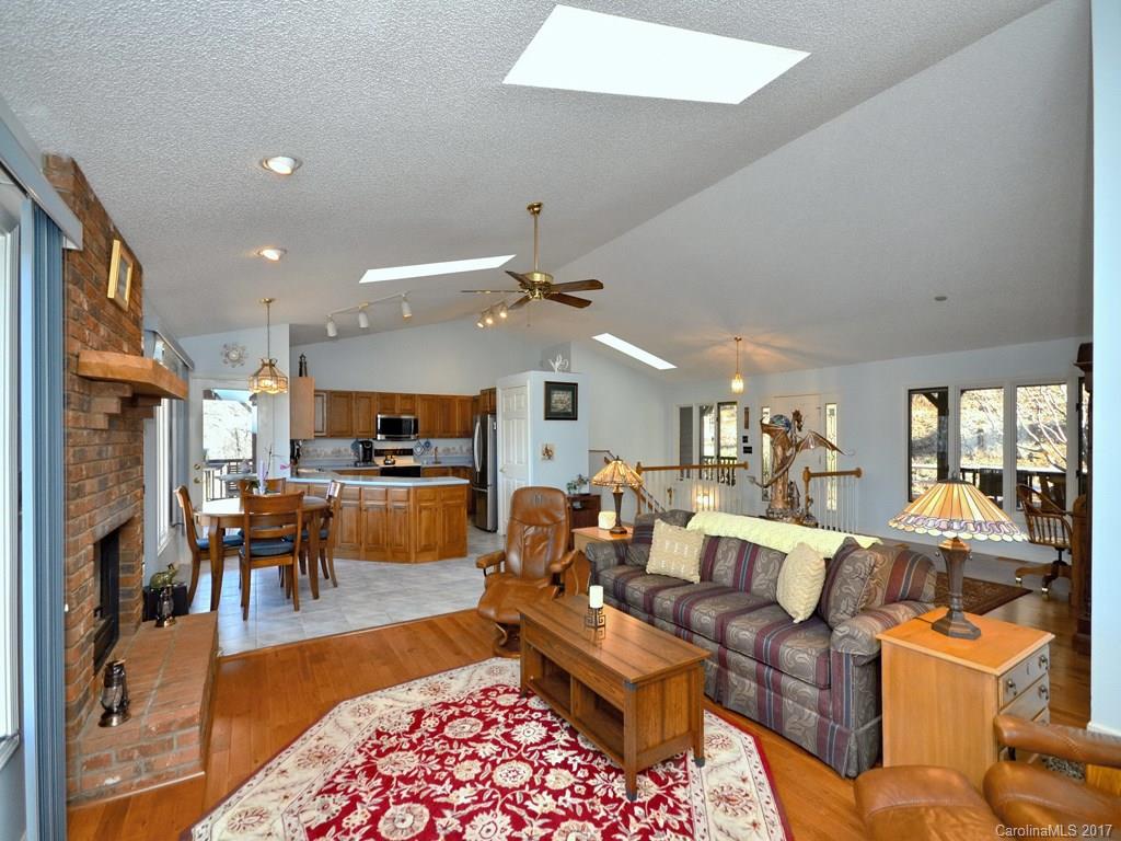 320 Mountain Laurel Asheville NC 28805