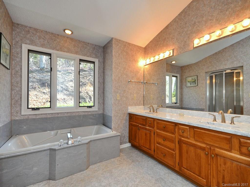 320 Mountain Laurel Asheville NC 28805