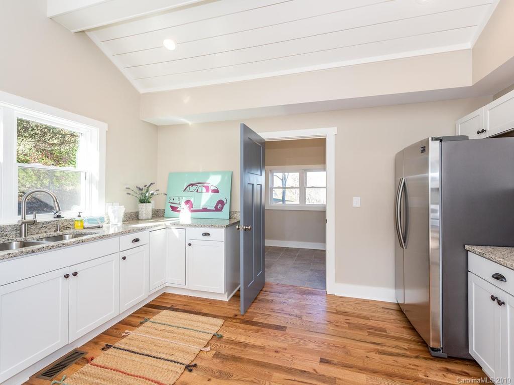 15 Lena Lane Asheville NC 28806