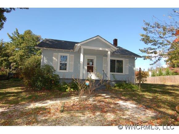 704 Davis Circle Hendersonville NC 28791