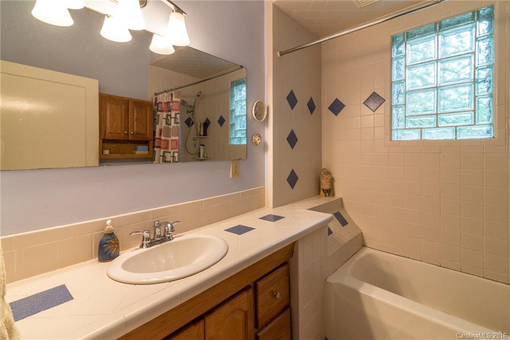 25 Buckingham Court Asheville NC 28803