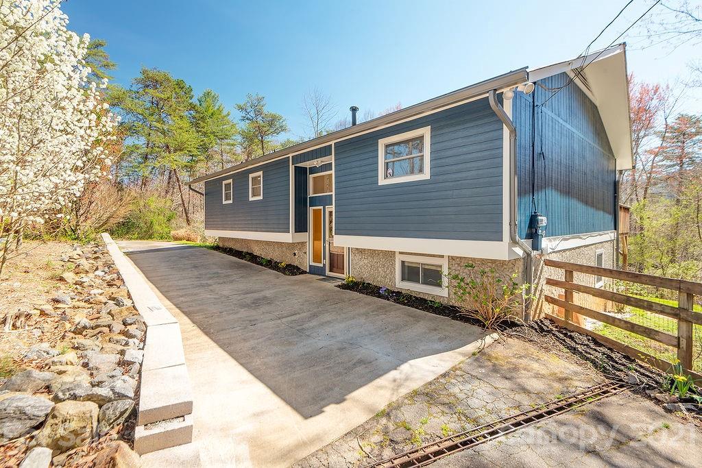 4 W Ridgeway Drive Weaverville NC 28787