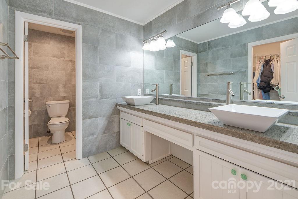 4 W Ridgeway Drive Weaverville NC 28787