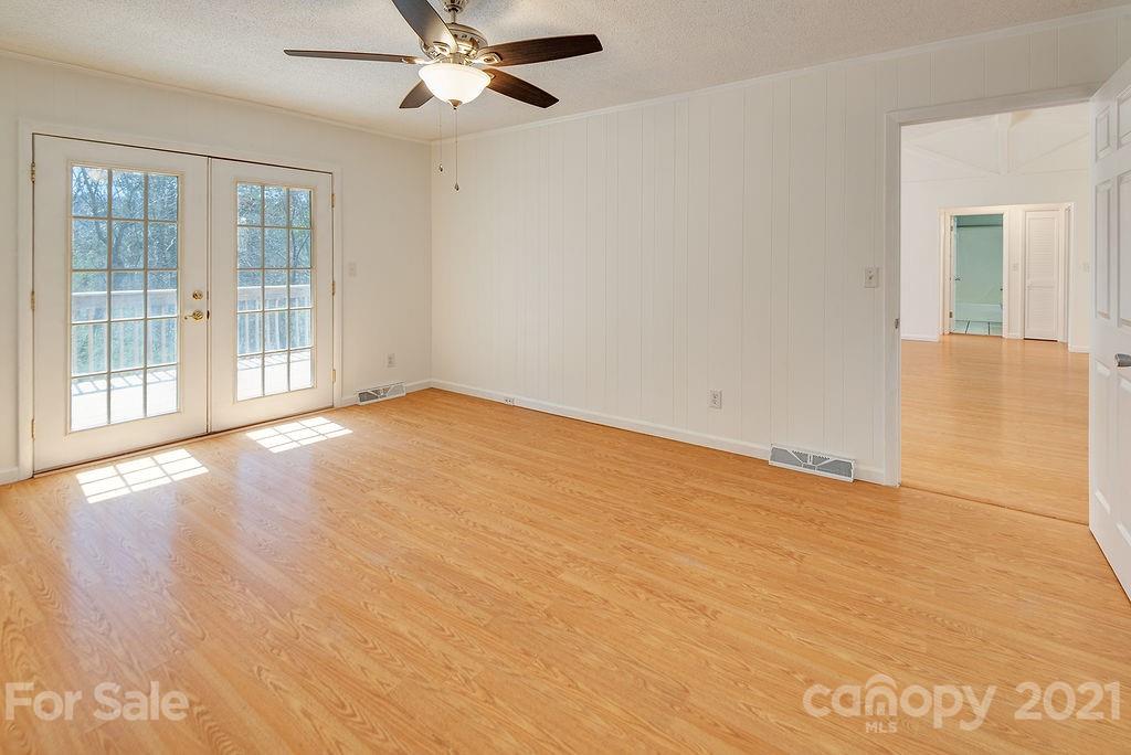4 W Ridgeway Drive Weaverville NC 28787