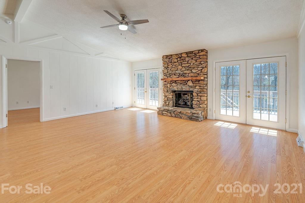 4 W Ridgeway Drive Weaverville NC 28787