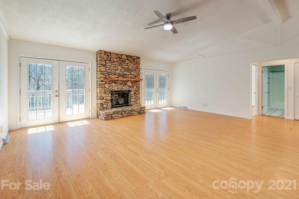 4 W Ridgeway Drive Weaverville NC 28787