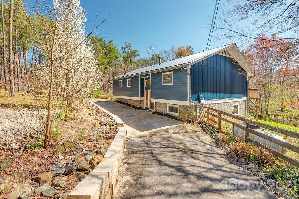 4 W Ridgeway Drive Weaverville NC 28787