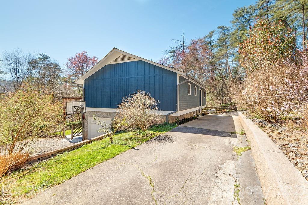 4 W Ridgeway Drive Weaverville NC 28787