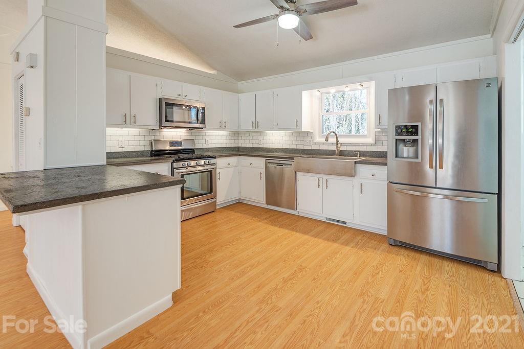 4 W Ridgeway Drive Weaverville NC 28787