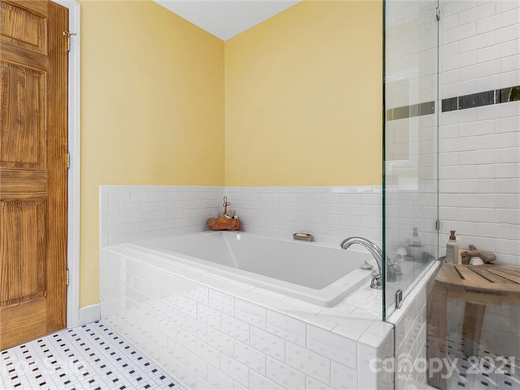 12 Von Ruck Court Asheville NC 28801