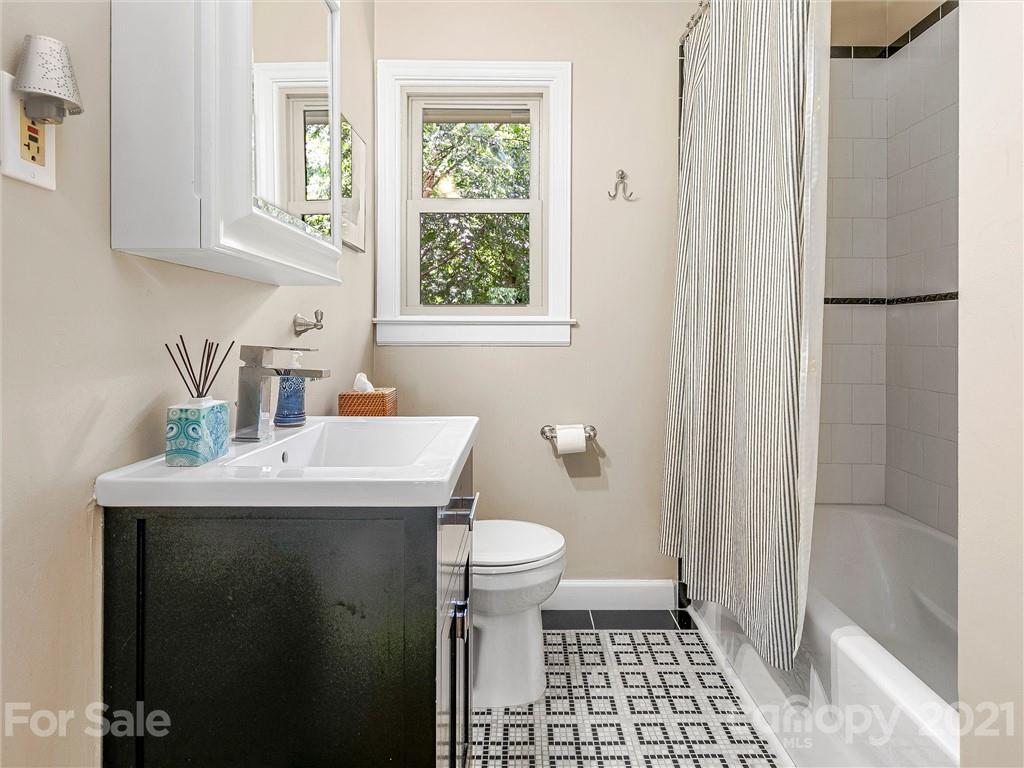 12 Von Ruck Court Asheville NC 28801