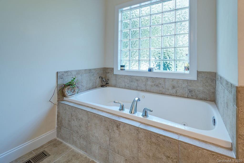 32 Lockes Lane Candler NC 28715