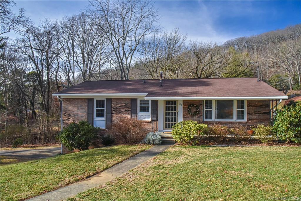29 Wake Robin Way Asheville NC 28805
