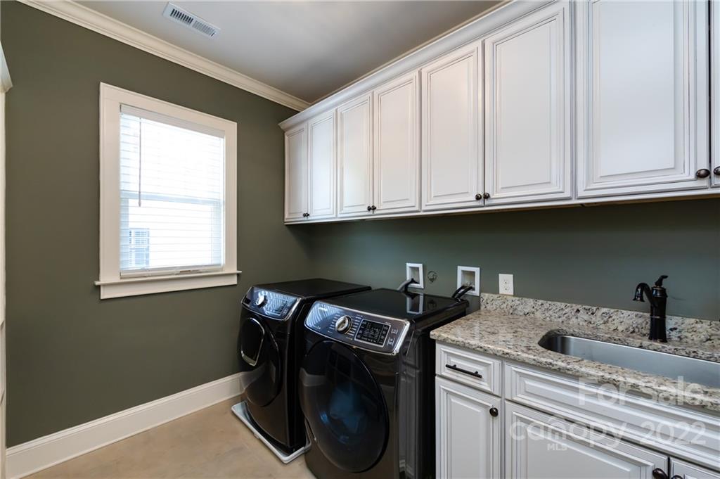 617 Ideal Way Charlotte NC 28203