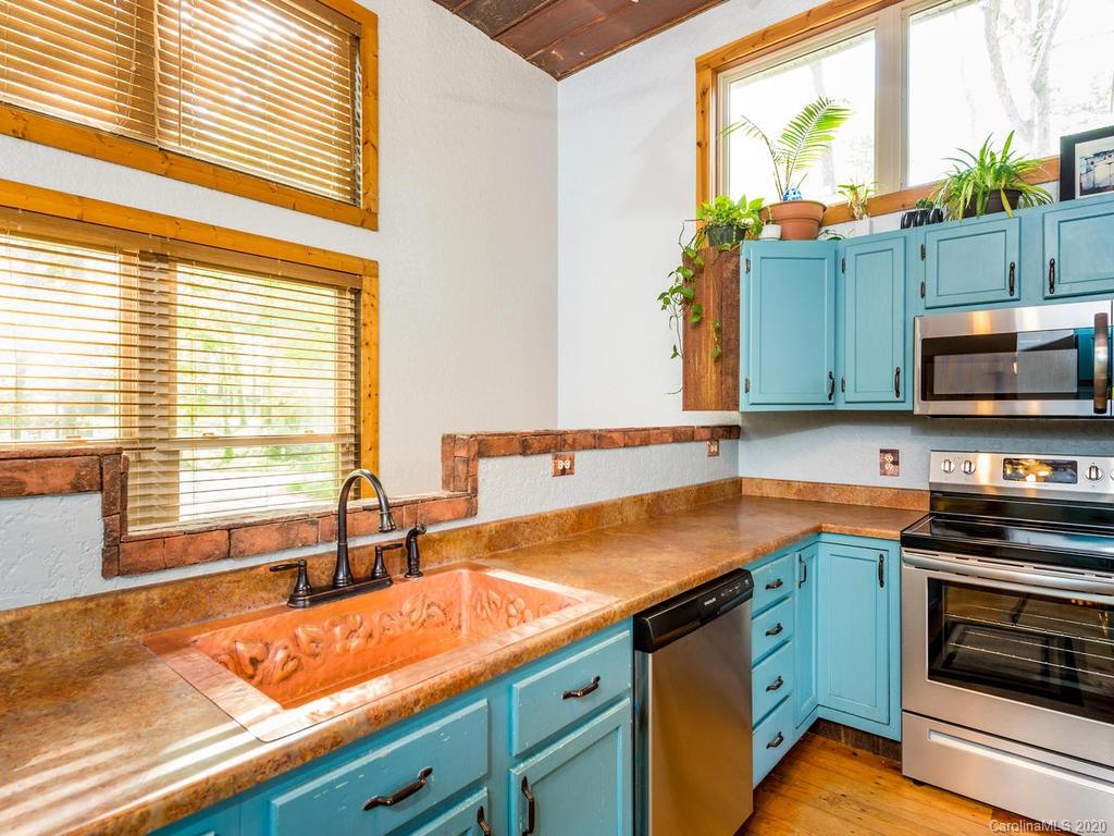 40 Goldenwood Lane Mills River NC 28759