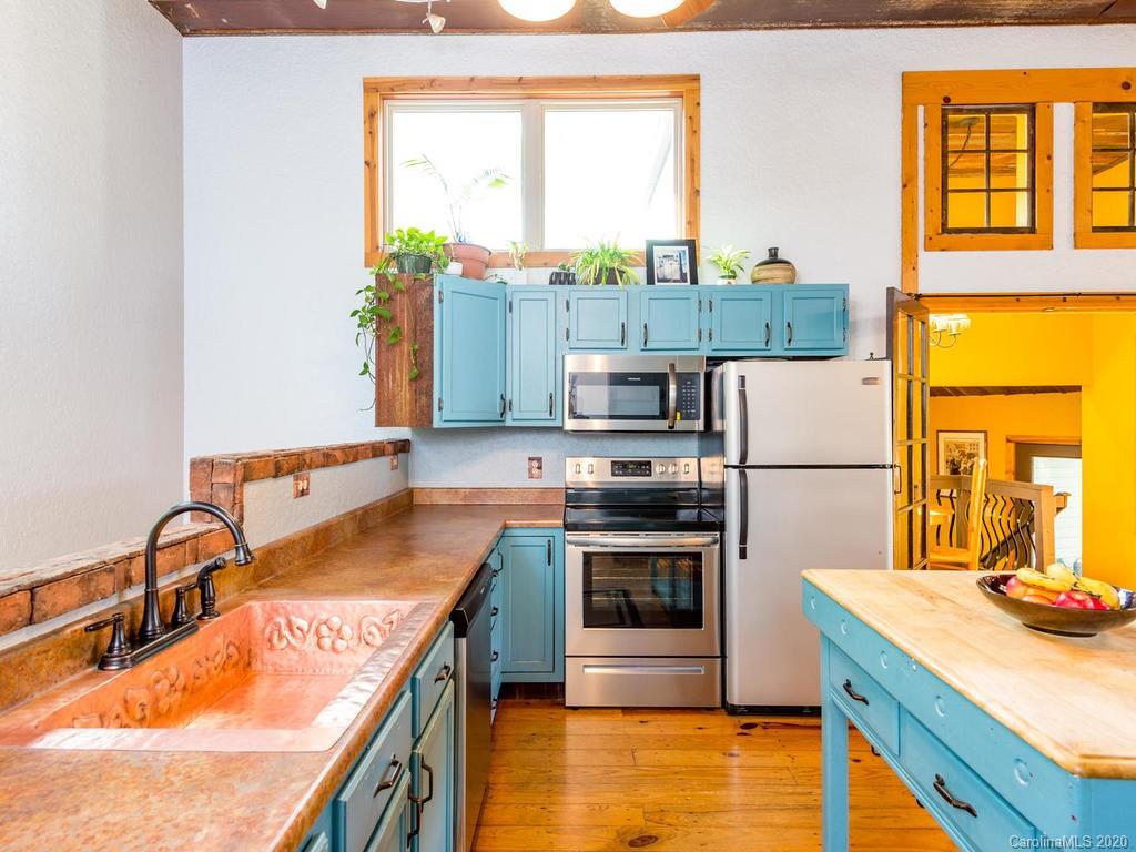 40 Goldenwood Lane Mills River NC 28759
