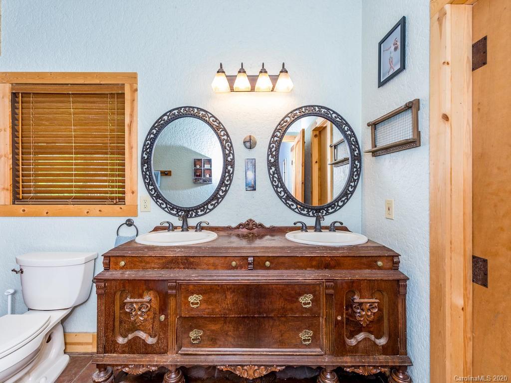40 Goldenwood Lane Mills River NC 28759