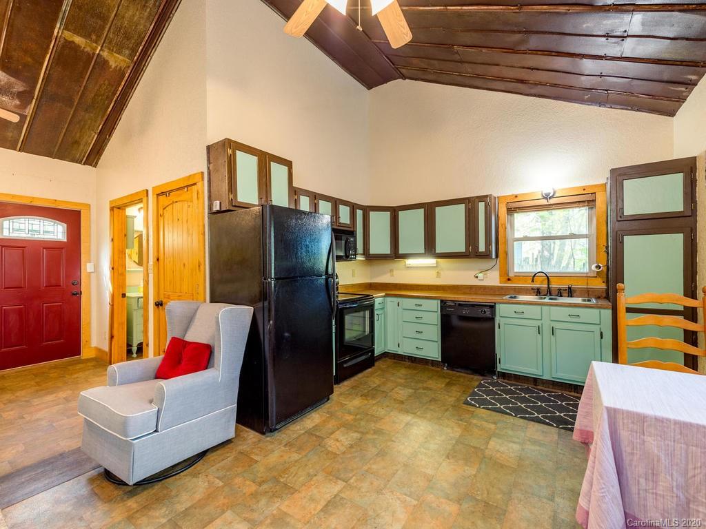 40 Goldenwood Lane Mills River NC 28759