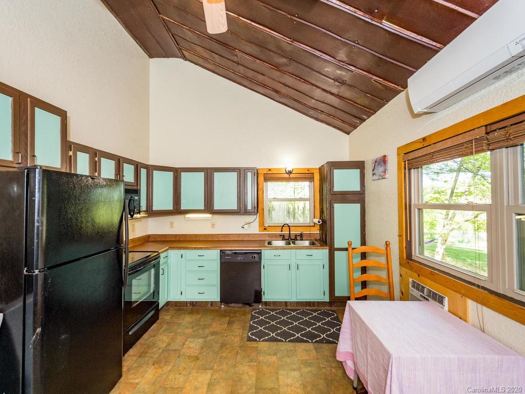 40 Goldenwood Lane Mills River NC 28759
