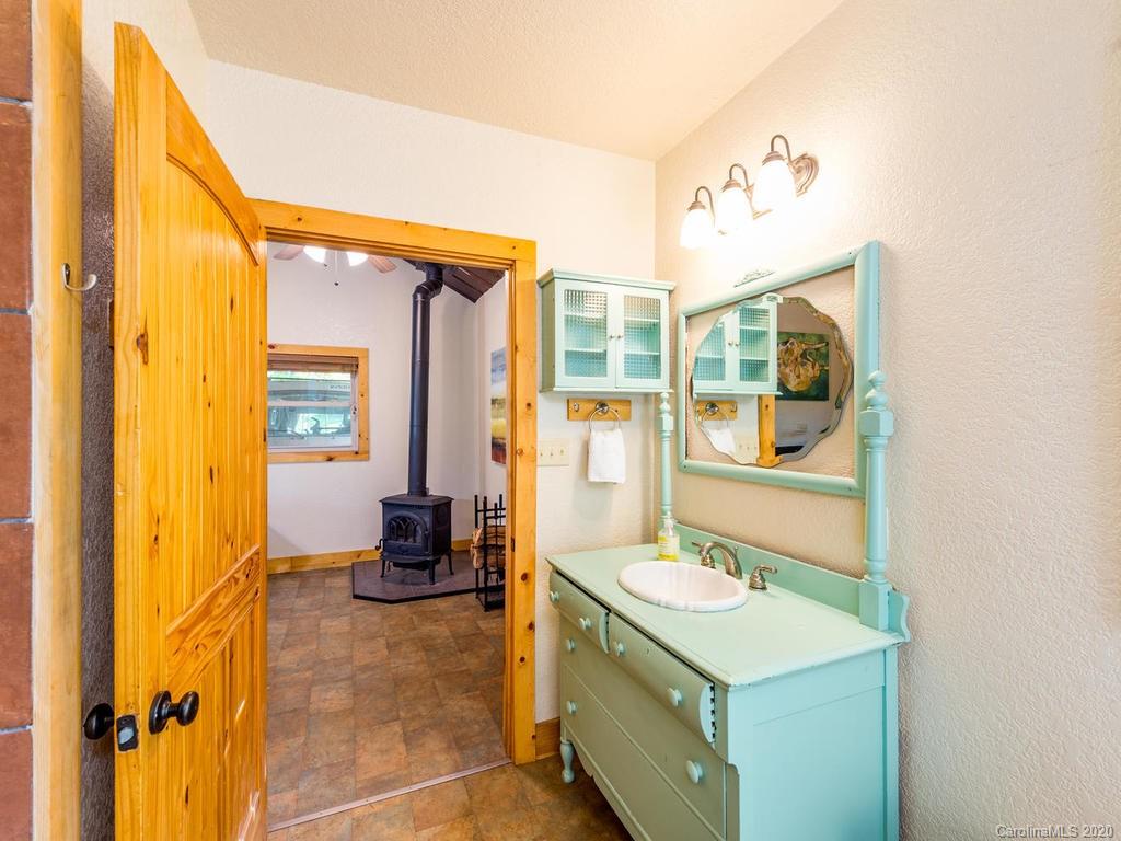 40 Goldenwood Lane Mills River NC 28759