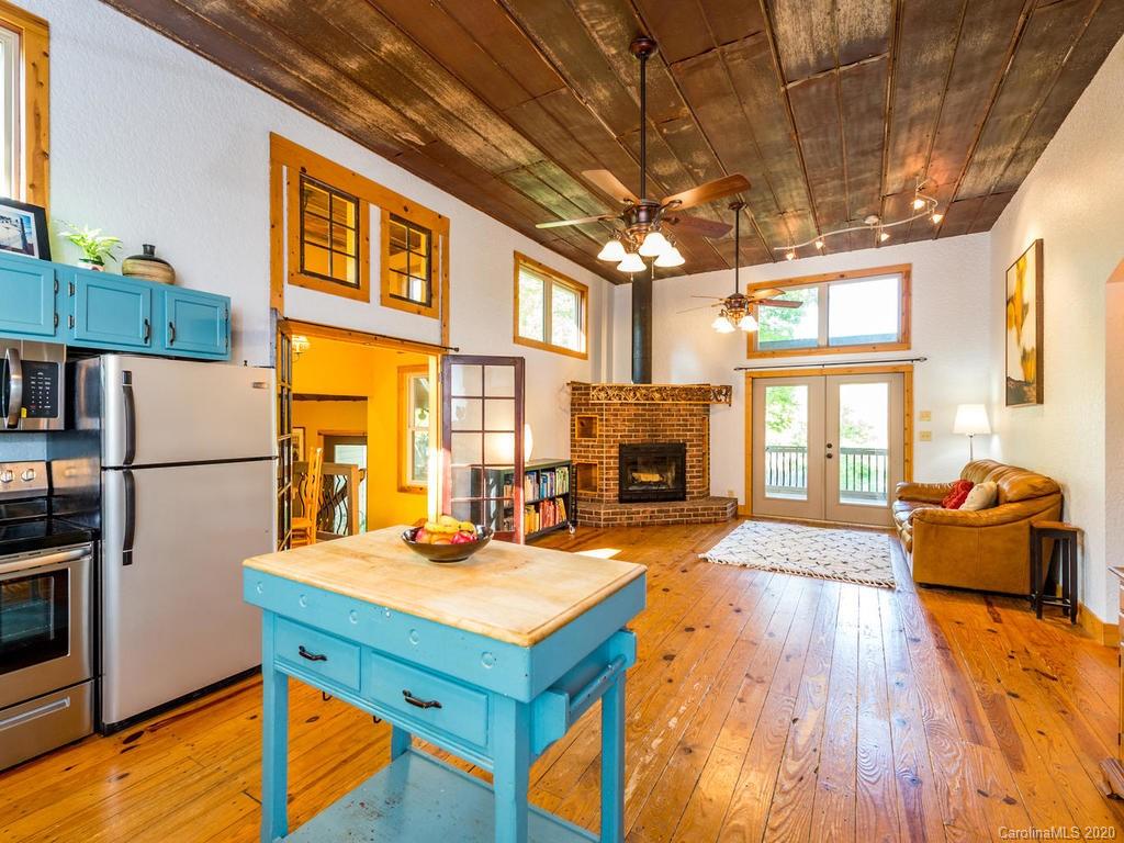 40 Goldenwood Lane Mills River NC 28759