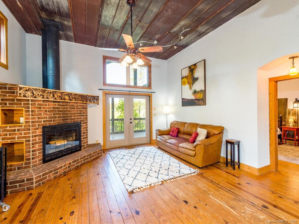 40 Goldenwood Lane Mills River NC 28759