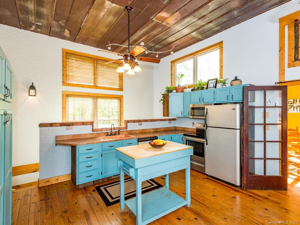 40 Goldenwood Lane Mills River NC 28759