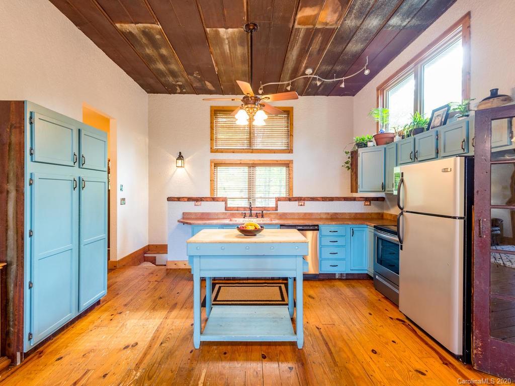 40 Goldenwood Lane Mills River NC 28759