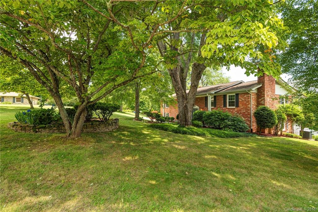9 Glencliff Road Candler NC 28715