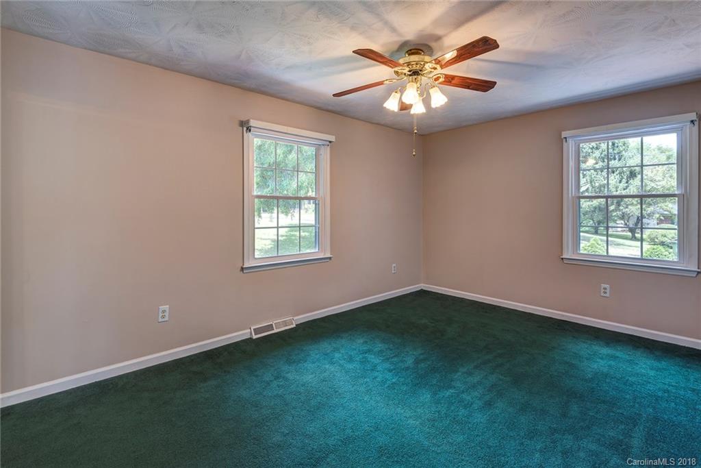 9 Glencliff Road Candler NC 28715