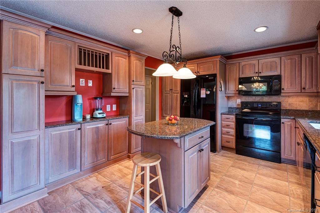 9 Glencliff Road Candler NC 28715