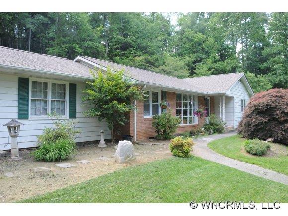 7051 Howard Gap Road Saluda NC 28773