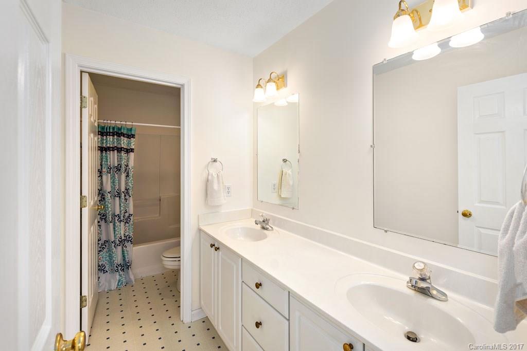 12 Countryside Drive Asheville NC 28804