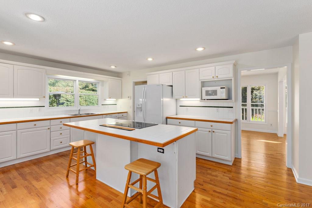 12 Countryside Drive Asheville NC 28804
