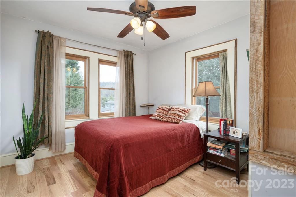 77 1/2 Mount Clare Avenue Asheville NC 28801
