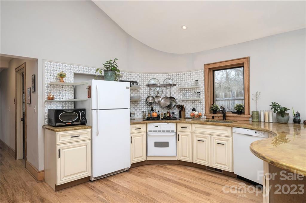 77 1/2 Mount Clare Avenue Asheville NC 28801