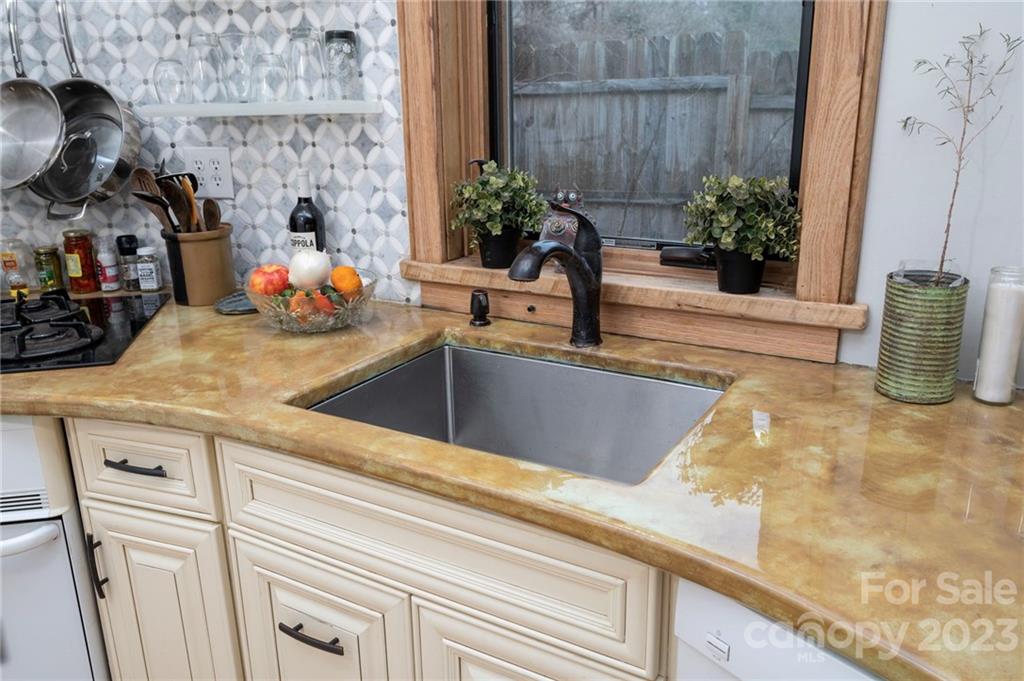 77 1/2 Mount Clare Avenue Asheville NC 28801