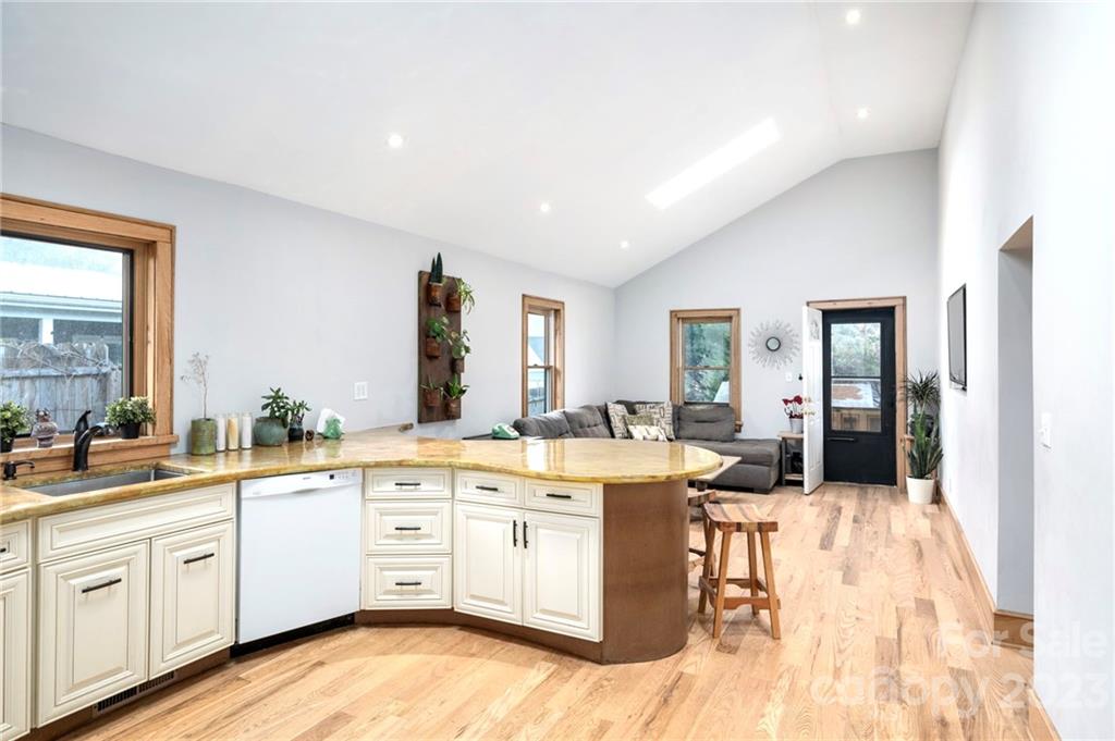 77 1/2 Mount Clare Avenue Asheville NC 28801