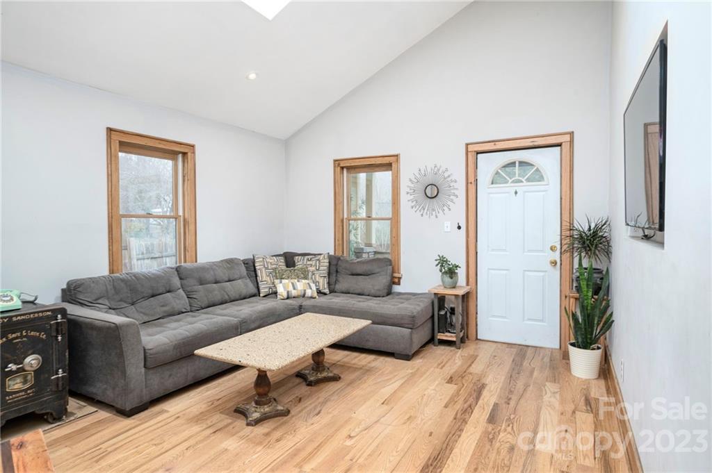 77 1/2 Mount Clare Avenue Asheville NC 28801