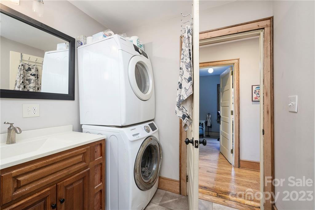 77 1/2 Mount Clare Avenue Asheville NC 28801