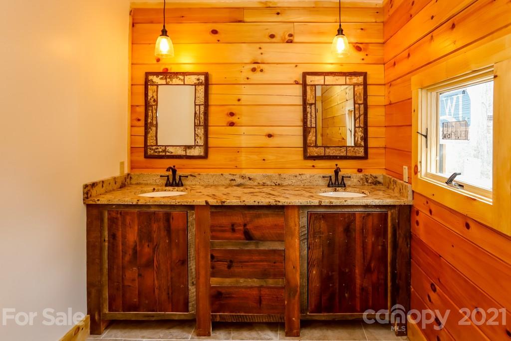 2629 N Clear Creek Road Hendersonville NC 28792