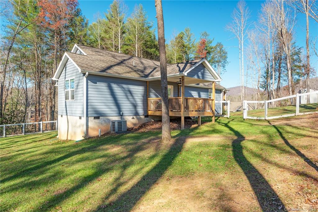 54 Parrot Road Candler NC 28715