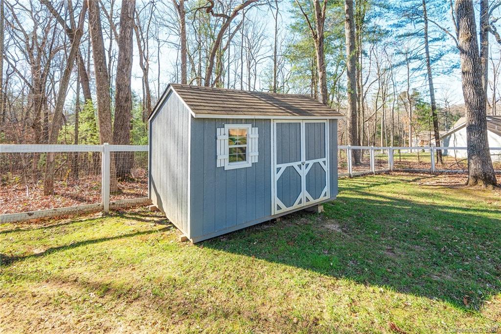 54 Parrot Road Candler NC 28715