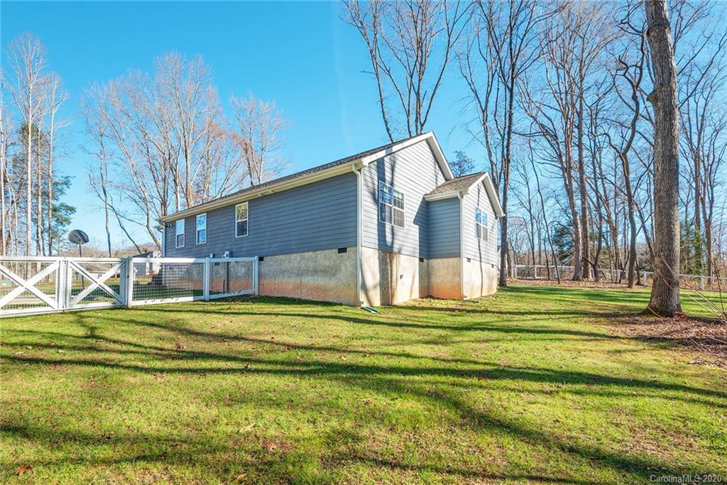 54 Parrot Road Candler NC 28715