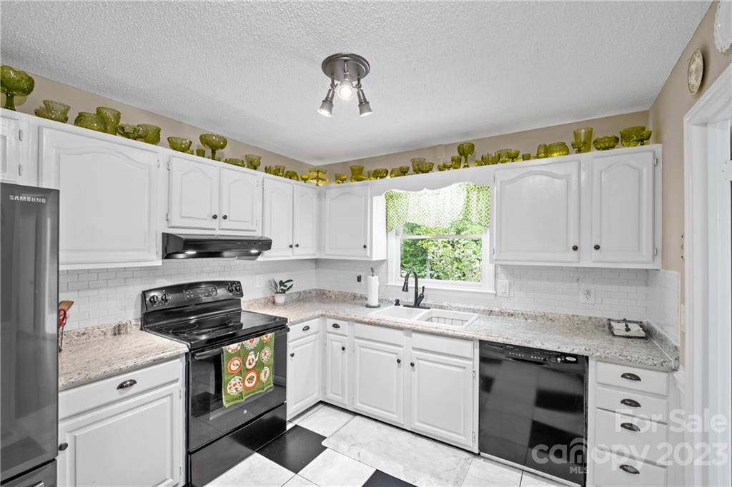 587 Dysartsville Road Nebo NC 28761