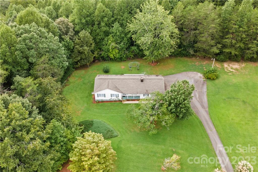 587 Dysartsville Road Nebo NC 28761